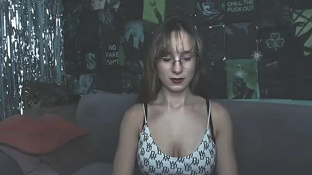 Snapshot of AlishaKellyi chatting on November 16, 2025, 5:35 am AlishaKellyi online show from November 16, 2025, 5:35 am