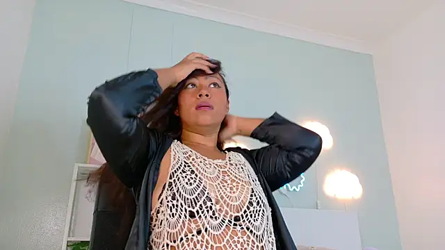 Snapshot of SeleneGibson__ chatting on November 18, 2025, 7:18 pm SeleneGibson online show from November 18, 2025, 7:18 pm