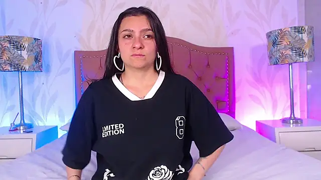 Emmy Palacios online show from December 17, 2025, 12:11 pm