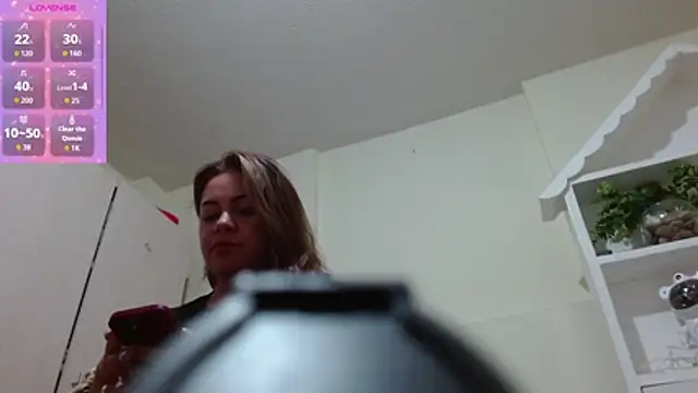 Snapshot of Kristalnoa chatting on February 17, 2026, 4:35 pm Kristalnoa online show from February 17, 2026, 4:35 pm