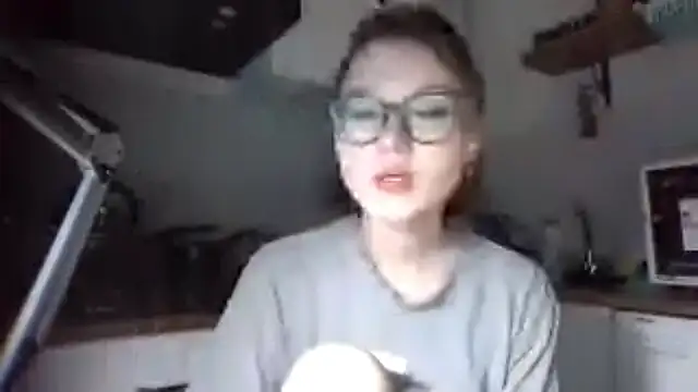 Snapshot of LilysTaylor chatting on October 24, 2025, 3:19 pm LilysTaylor online show from October 24, 2025, 3:19 pm