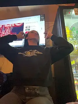 Lia  white online show from December 2, 2025, 11:11 pm