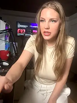 Snapshot of elliepixie chatting on December 21, 2025, 1:46 am elliepixie online show from December 21, 2025, 1:46 am