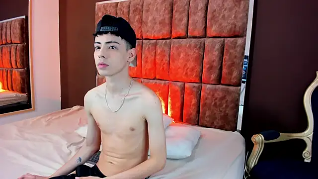 Sebastian Reed online show from November 22, 2025, 4:33 am