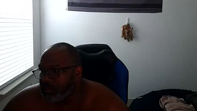 Snapshot of SplendaDaddy50 chatting on July 1, 2026, 2:40 pm SplendaDaddy50 online show from July 1, 2026, 2:40 pm