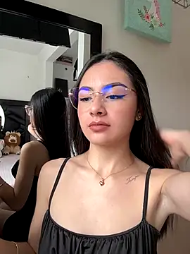 IslaCole online show from October 25, 2025, 6:46 pm