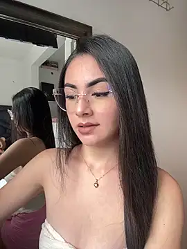 IslaCole online show from February 2, 2026, 9:24 pm