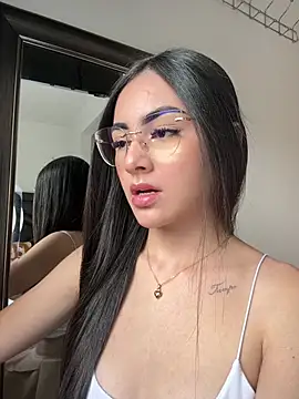 IslaCole online show from February 10, 2026, 9:19 pm