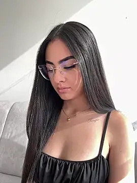 Snapshot of IslaCole chatting on April 24, 2026, 8:55 pm IslaCole online show from April 24, 2026, 8:55 pm