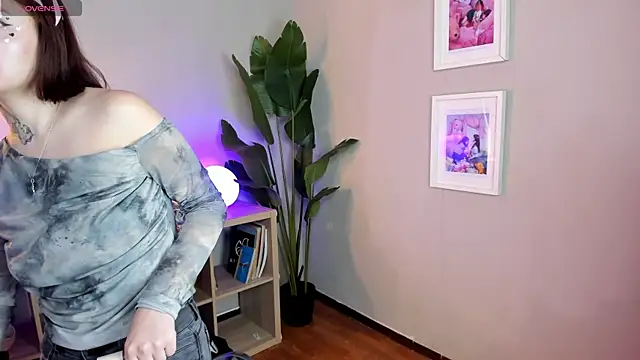 Snapshot of lexirouge__ chatting on October 30, 2025, 12:39 pm lexirouge online show from October 30, 2025, 12:39 pm