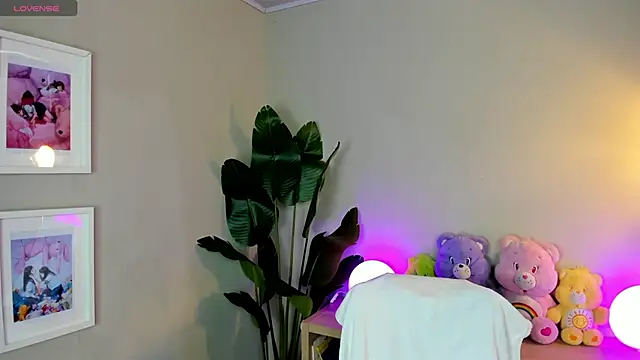 Snapshot of lexirouge__ chatting on November 22, 2025, 12:48 pm lexirouge online show from November 22, 2025, 12:48 pm