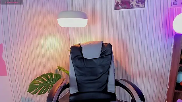 Snapshot of lexirouge__ chatting on December 20, 2025, 9:00 pm lexirouge online show from December 20, 2025, 9:00 pm