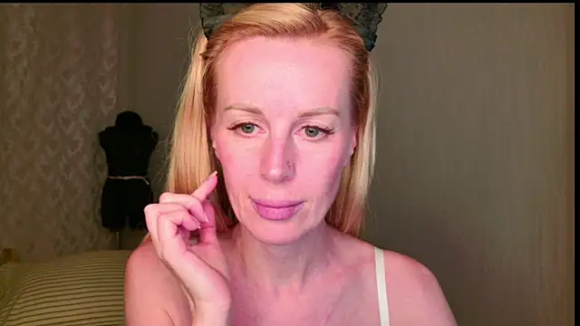 Snapshot of Kess-Edison chatting on November 2, 2025, 7:27 pm Kess-Edison online show from November 2, 2025, 7:27 pm