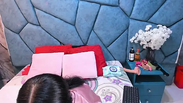 Snapshot of JulietaDiamond chatting on June 17, 2026, 3:31 am JulietaDiamond online show from June 17, 2026, 3:31 am
