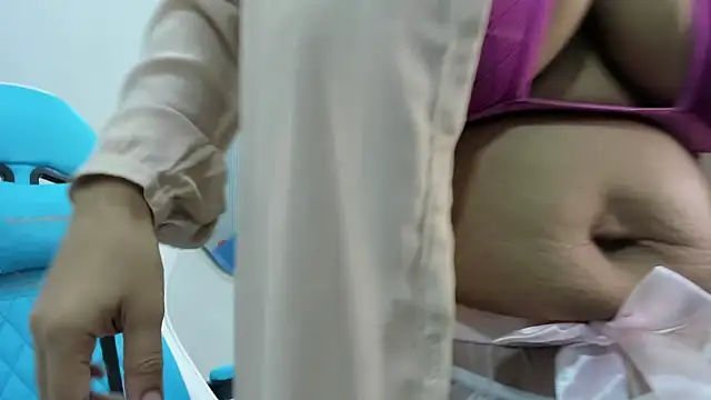 agata18  online show from November 21, 2025, 12:26 pm