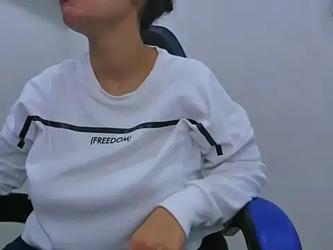 agata18  online show from January 12, 2026, 1:05 pm