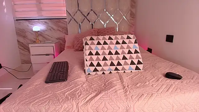 Snapshot of ellisrossi chatting on November 5, 2025, 7:14 pm ellisrossi online show from November 5, 2025, 7:14 pm