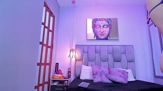 Violet-Storm- online show from December 15, 2025, 10:25 pm