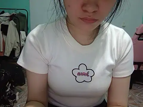 Snapshot of May2k2 chatting on November 5, 2025, 2:44 am May2k2 online show from November 5, 2025, 2:44 am