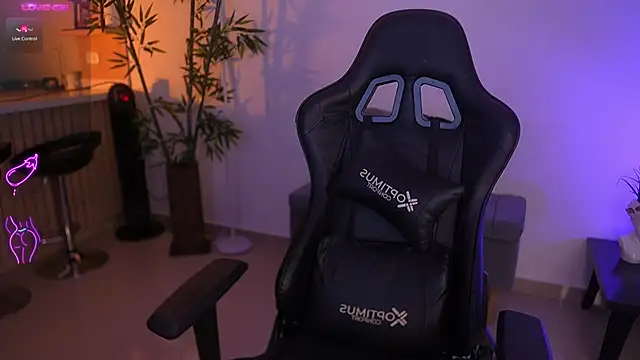 JessicaPratt online show from April 8, 2026, 7:14 pm