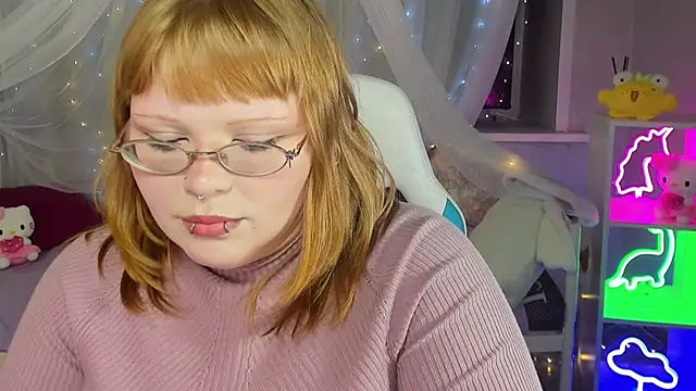 Snapshot of LottieReed chatting on December 15, 2025, 12:42 pm LottieReed online show from December 15, 2025, 12:42 pm