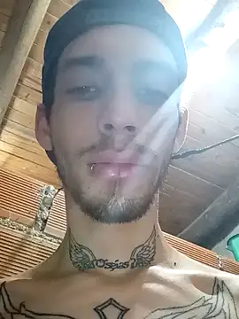 Snapshot of Leonel18cm chatting on October 25, 2025, 1:35 am Leonel18cm online show from October 25, 2025, 1:35 am