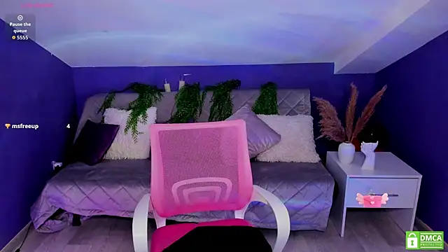 MadamMilly  online show from November 15, 2025, 6:22 am