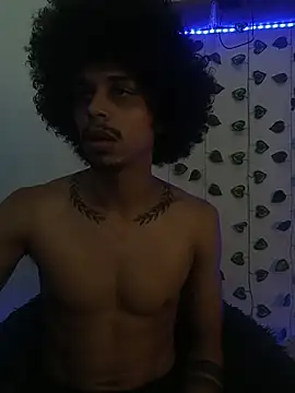 Snapshot of aaron_play chatting on November 6, 2025, 1:01 pm aaron play online show from November 6, 2025, 1:01 pm