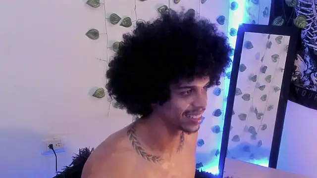 Snapshot of aaron_play chatting on November 11, 2025, 12:38 pm aaron play online show from November 11, 2025, 12:38 pm