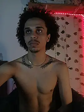 Snapshot of aaron_play chatting on January 15, 2026, 12:32 pm aaron play online show from January 15, 2026, 12:32 pm