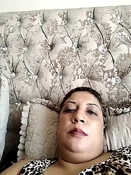 IndianLara online show from November 3, 2025, 9:32 am