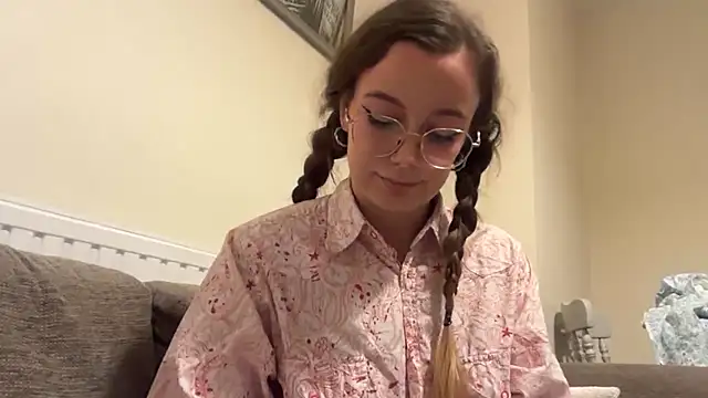 Snapshot of lolatheangel chatting on December 14, 2025, 7:51 pm lolatheangel online show from December 14, 2025, 7:51 pm