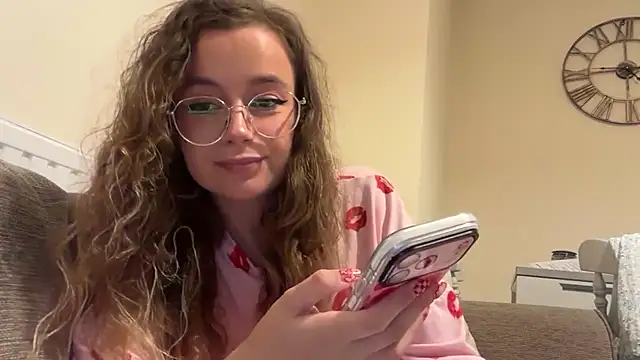 Snapshot of lolatheangel chatting on December 15, 2025, 4:11 pm lolatheangel online show from December 15, 2025, 4:11 pm