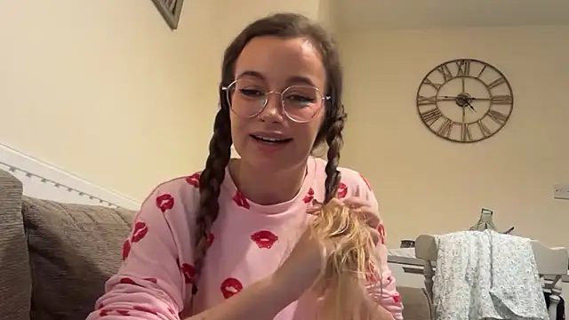 Snapshot of lolatheangel chatting on December 16, 2025, 8:03 pm lolatheangel online show from December 16, 2025, 8:03 pm