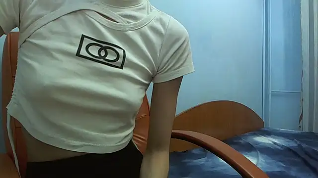 Snapshot of andreea713 chatting on November 14, 2025, 5:33 pm andreea713 online show from November 14, 2025, 5:33 pm