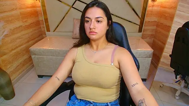 rachel r  online show from October 23, 2025, 1:43 pm