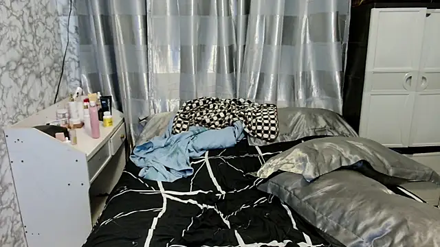  Lachica  online show from April 6, 2026, 6:47 am