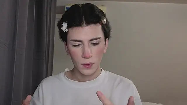 Oliver star boy  online show from October 31, 2025, 4:30 pm