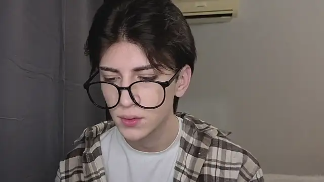 Oliver star boy  online show from November 12, 2025, 6:41 pm