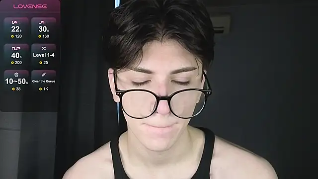 Oliver star boy  online show from November 27, 2025, 1:02 pm