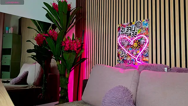 MirunaHaze online show from April 14, 2026, 3:45 am