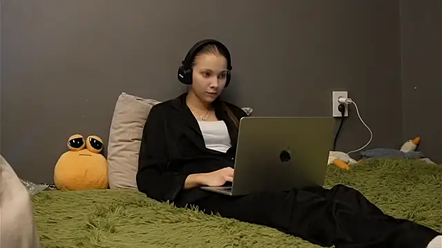 Softixq online show from November 30, 2025, 3:16 pm