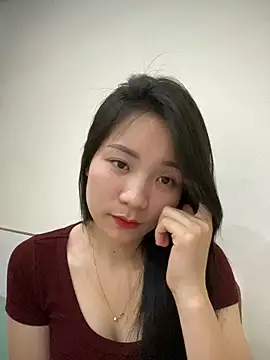 Bee Yellow00 online show from March 7, 2026, 4:53 am