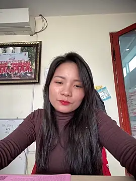 Bee Yellow00 online show from March 12, 2026, 3:01 am