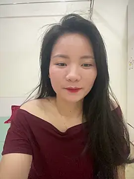 Bee Yellow00 online show from March 31, 2026, 4:57 am