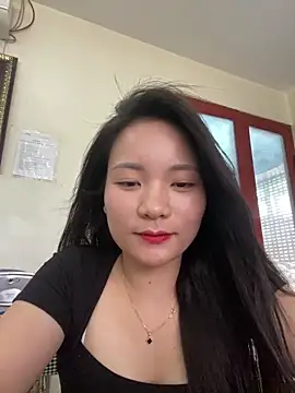 Bee Yellow00 online show from June 2, 2026, 6:04 am