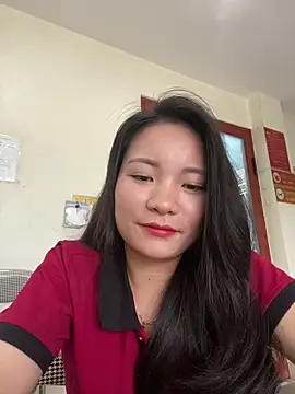 Snapshot of Bee_Yellow00 chatting on June 22, 2026, 4:42 am Bee Yellow00 online show from June 22, 2026, 4:42 am
