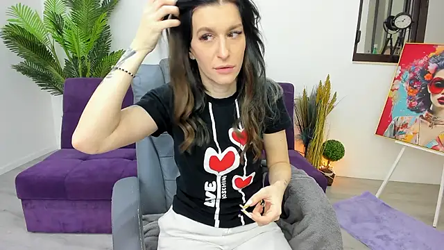 Snapshot of Arya_Anna chatting on February 1, 2026, 5:39 am Arya Anna online show from February 1, 2026, 5:39 am