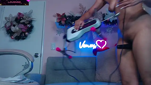 VenusIsLove  online show from December 12, 2024, 11:14 pm