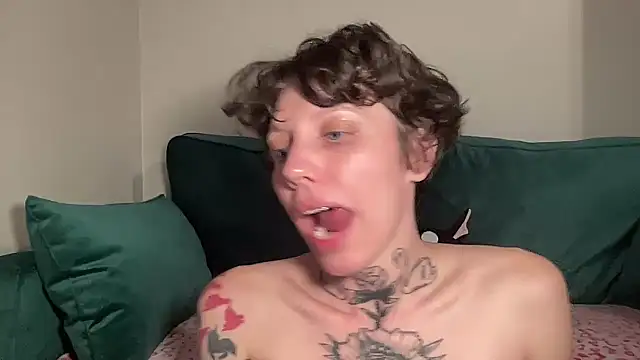 Snapshot of ChloeFawning chatting on October 24, 2025, 6:48 pm ChloeFawning online show from October 24, 2025, 6:48 pm